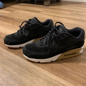 Worn twice and in excellent condition!